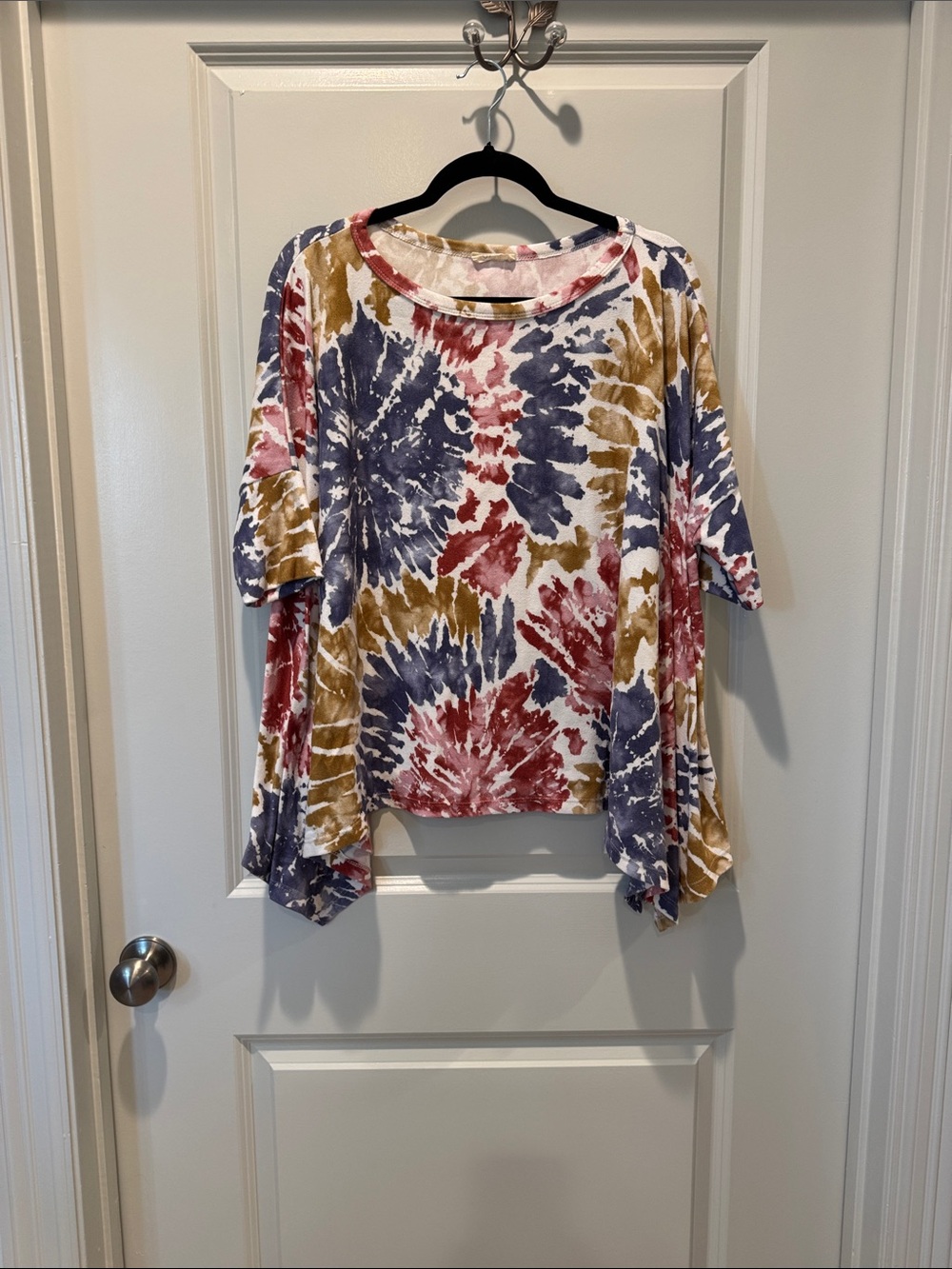 ODDY Tie-Dye Relaxed Short Sleeve Top in Red, Blue & Gold